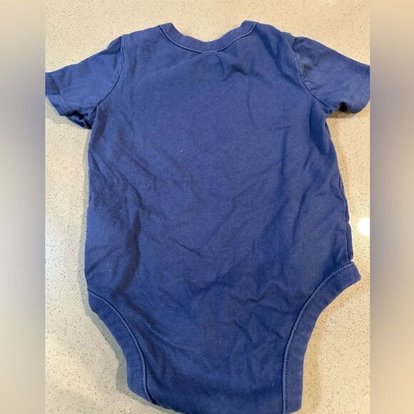 Bundle: Set of three short sleeve onesies from baby gap Sized 3-6 / 6-12 month - Picture 5 of 7